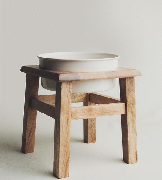 Enameled Food Bowl With Mango Wood Stand
